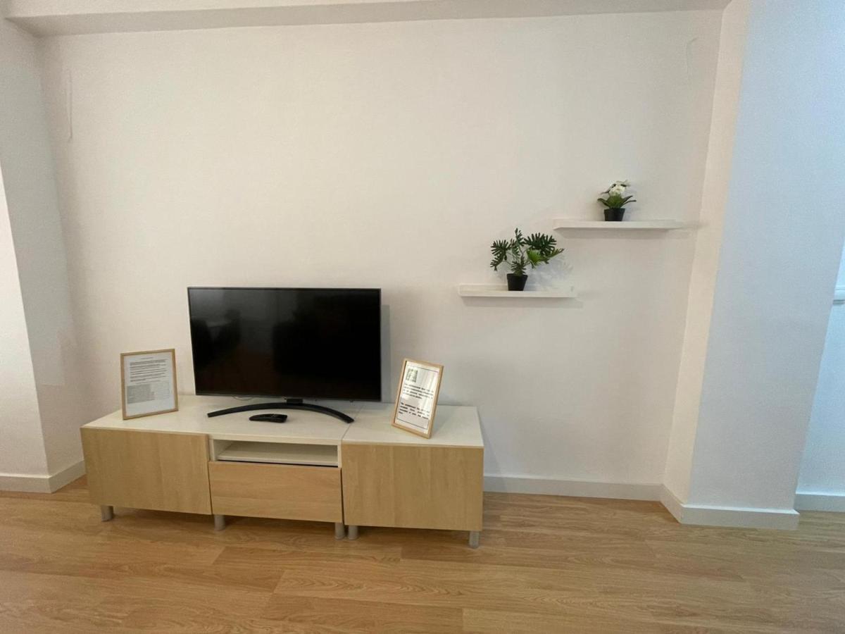 Holidays2Malaga 2 Bedroom Armengual De La Mota Close Shopping Center Exterior foto